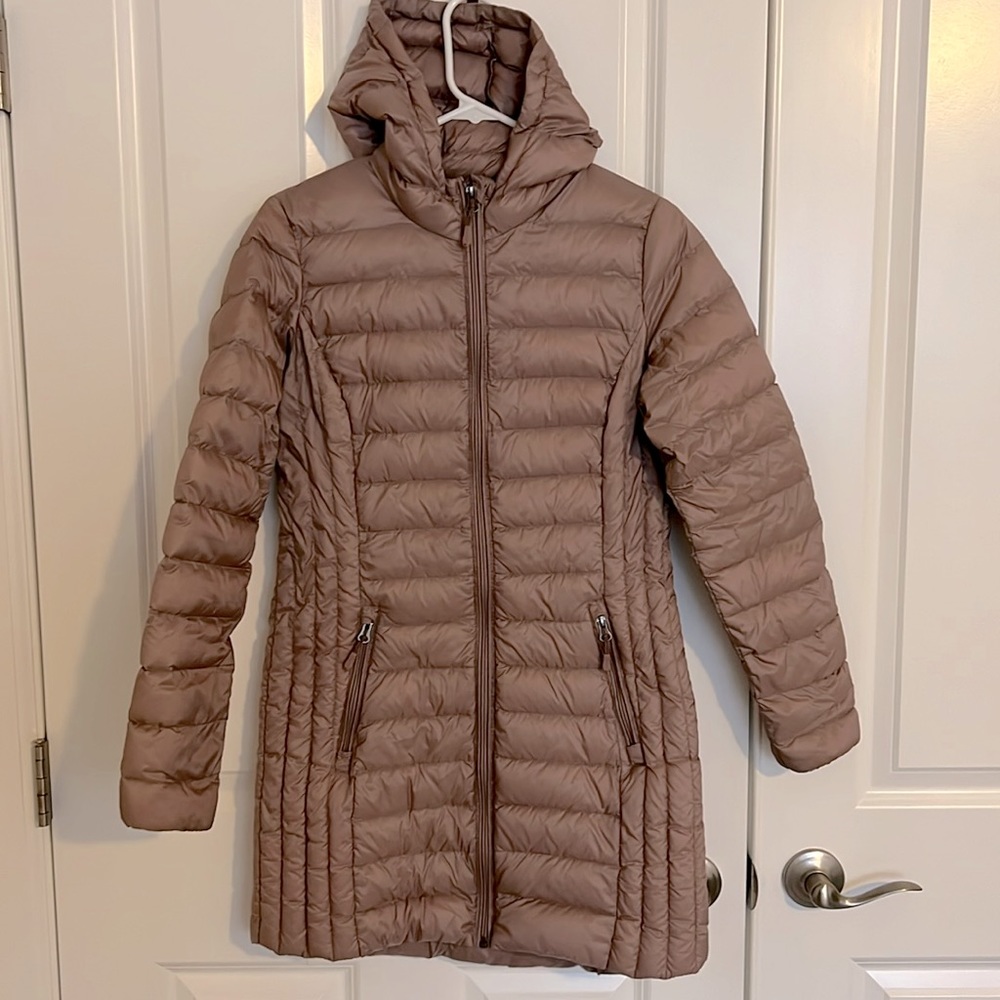 Aventure Blush Ultra Light Down Hooded Jacket S